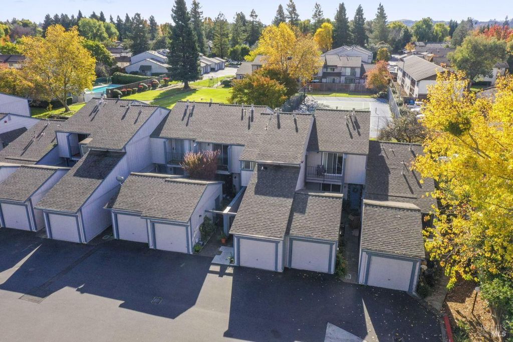 11 Creekwood Sqr, Rohnert Park, CA 94928