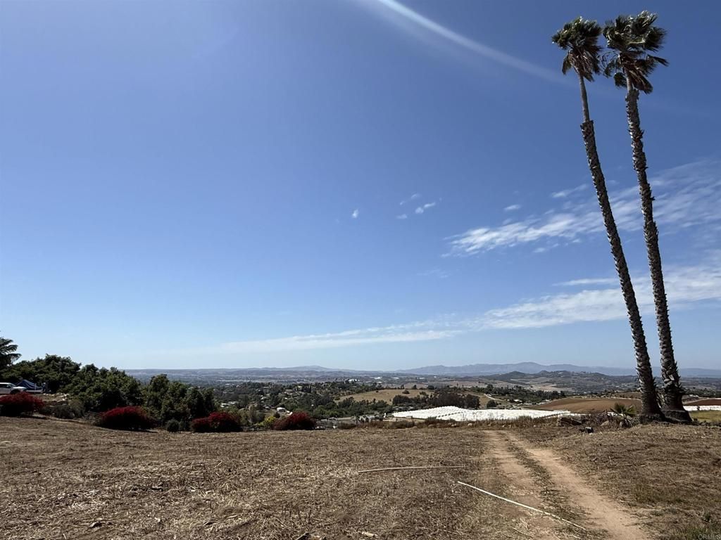 2279 Vista Grande Drive, Vista, CA 92084 — exterior