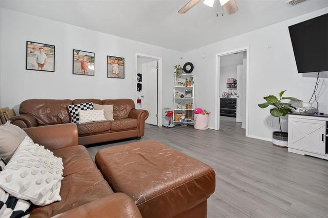 1400 Crestwood Road, Harrah, OK 73045