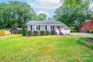 122 15th Avenue NW, Hickory, NC 28601