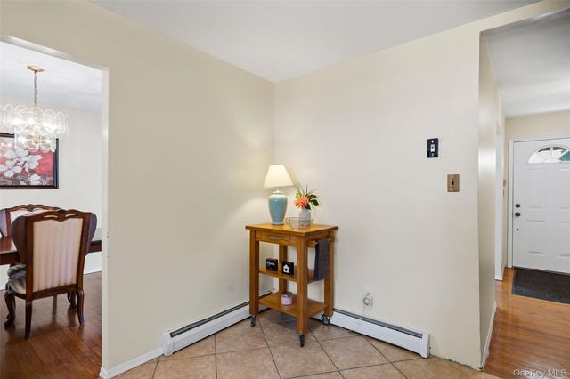15 Lincoln Avenue, Farmingdale, NY 11735