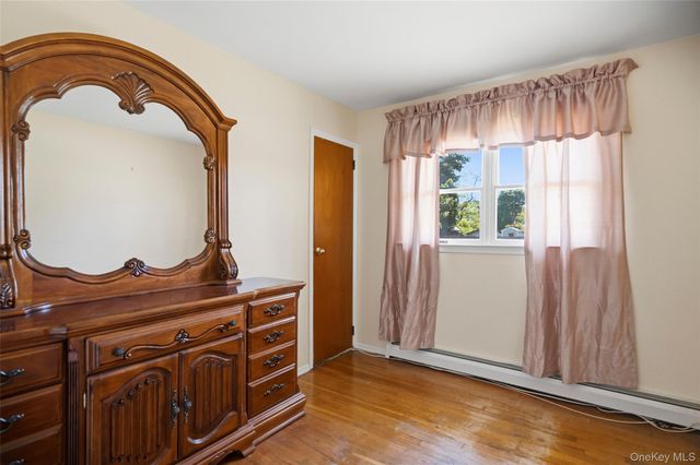 15 Lincoln Avenue, Farmingdale, NY 11735