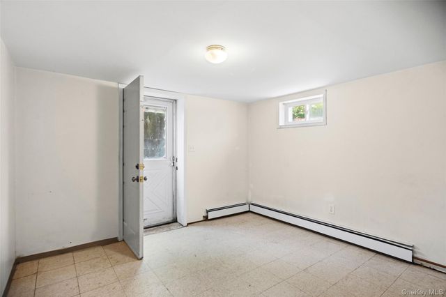 15 Lincoln Avenue, Farmingdale, NY 11735