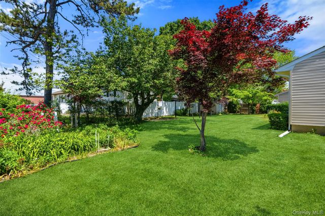 15 Lincoln Avenue, Farmingdale, NY 11735