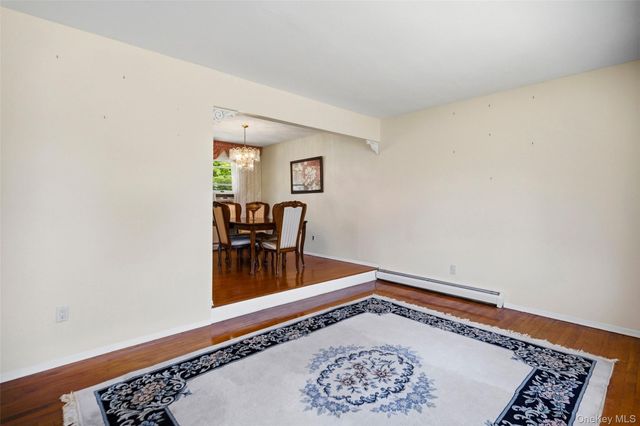 15 Lincoln Avenue, Farmingdale, NY 11735