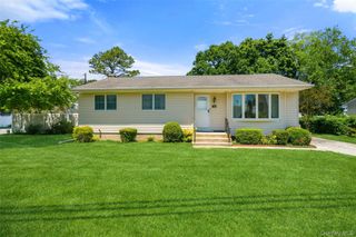 15 Lincoln Avenue, Farmingdale, NY 11735