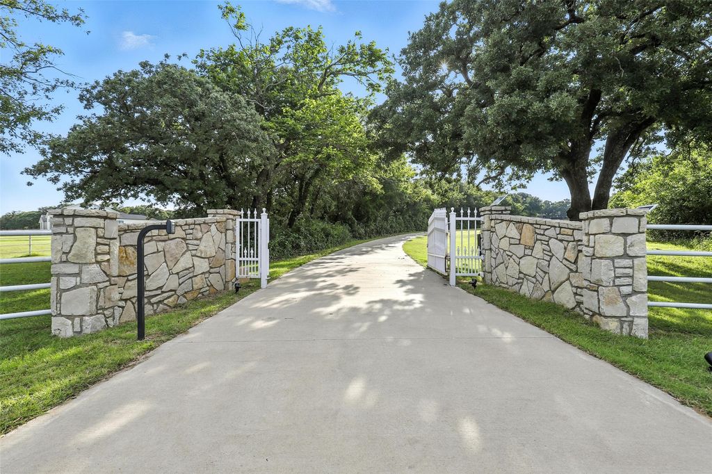 10501 County Road 1016, Burleson, TX 76028