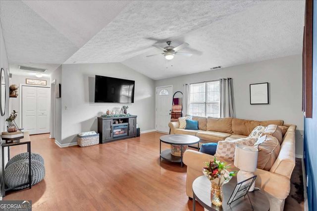 29 Crossridge Drive SE, Silver Creek, GA 30173