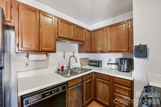 6025 Crape Myrtle Lane, Charlotte, NC 28216