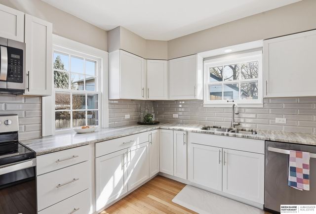 2120 Bradfield Drive, Lincoln, NE 68502