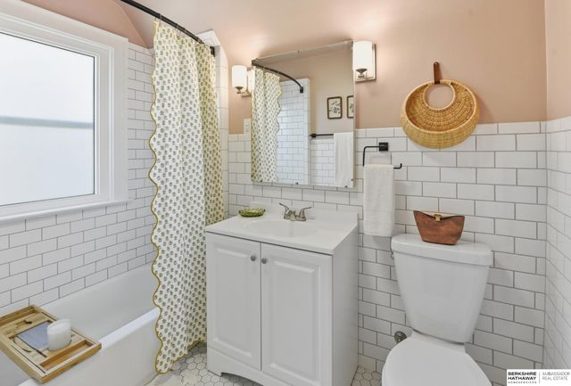 2120 Bradfield Drive, Lincoln, NE 68502