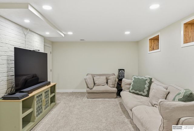 2120 Bradfield Drive, Lincoln, NE 68502