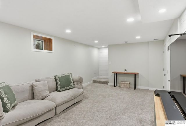 2120 Bradfield Drive, Lincoln, NE 68502