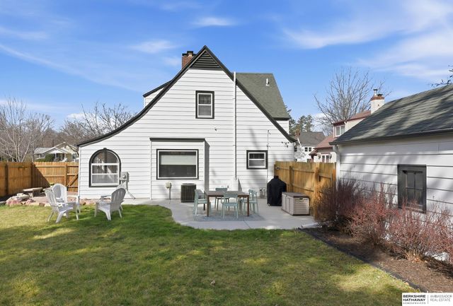 2120 Bradfield Drive, Lincoln, NE 68502