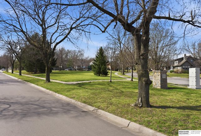 2120 Bradfield Drive, Lincoln, NE 68502