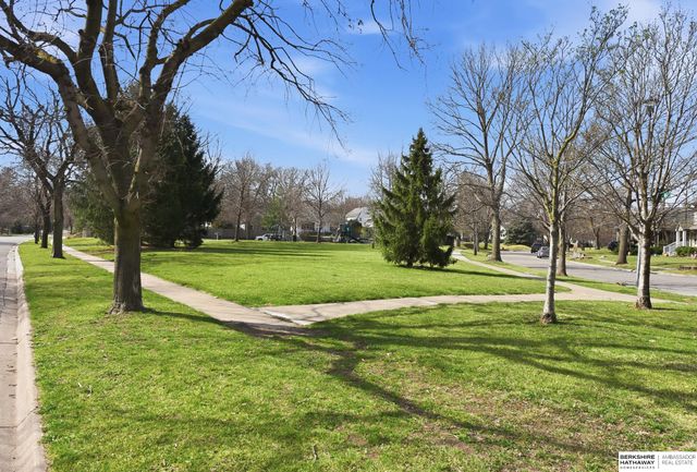 2120 Bradfield Drive, Lincoln, NE 68502