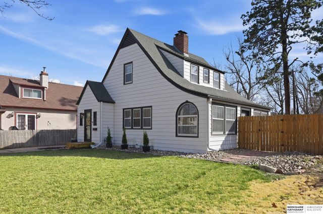 2120 Bradfield Drive, Lincoln, NE 68502