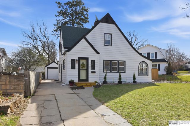 2120 Bradfield Drive, Lincoln, NE 68502