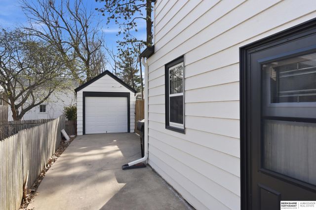 2120 Bradfield Drive, Lincoln, NE 68502