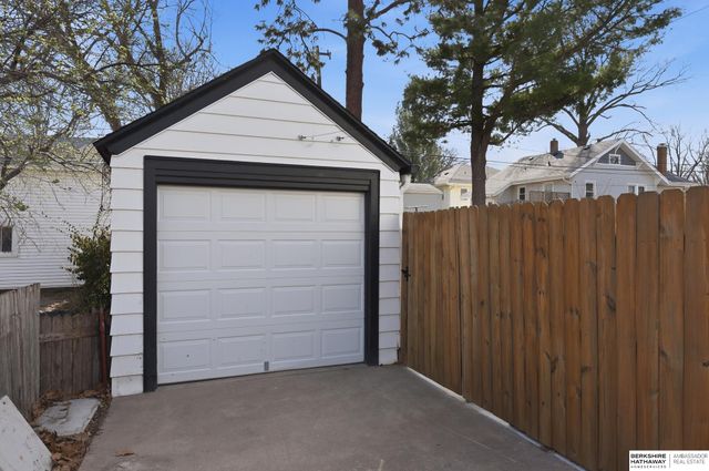 2120 Bradfield Drive, Lincoln, NE 68502