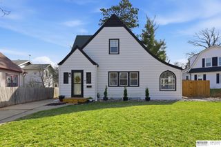 2120 Bradfield Drive, Lincoln, NE 68502