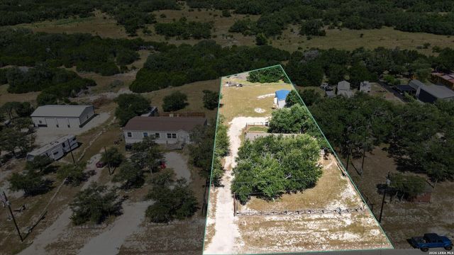 418 Pr 1505, Bandera, TX 78003