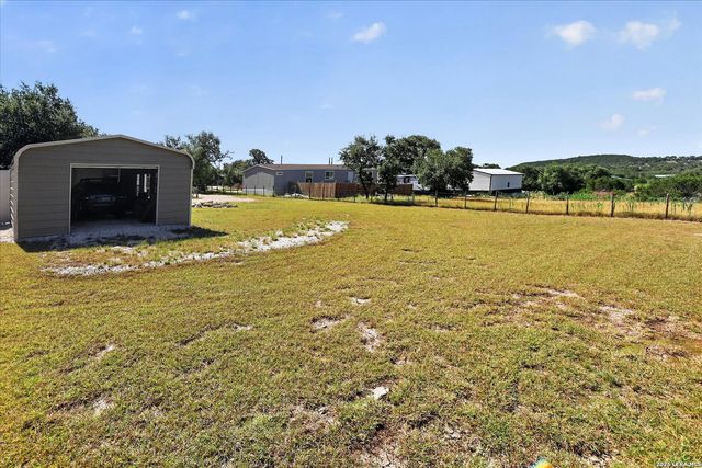 418 Pr 1505, Bandera, TX 78003