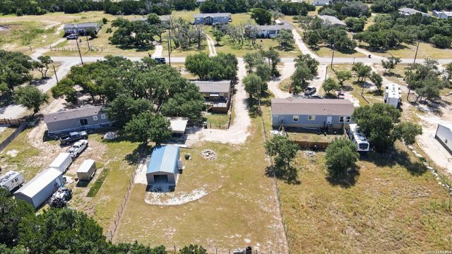 418 Pr 1505, Bandera, TX 78003