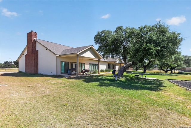 418 Pr 1505, Bandera, TX 78003