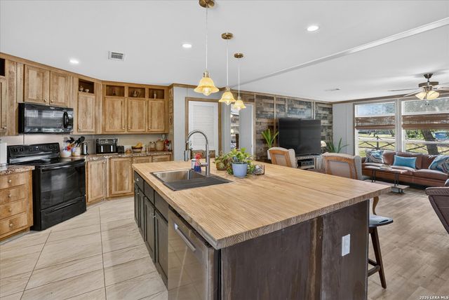 418 Pr 1505, Bandera, TX 78003