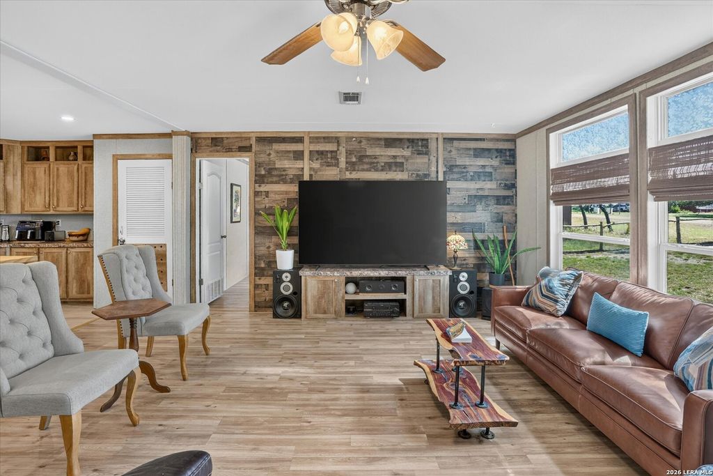 418 Pr 1505, Bandera, TX 78003