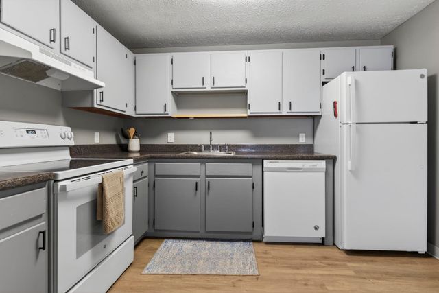 55 Log St Apt 3H, Manchester, NH 03102