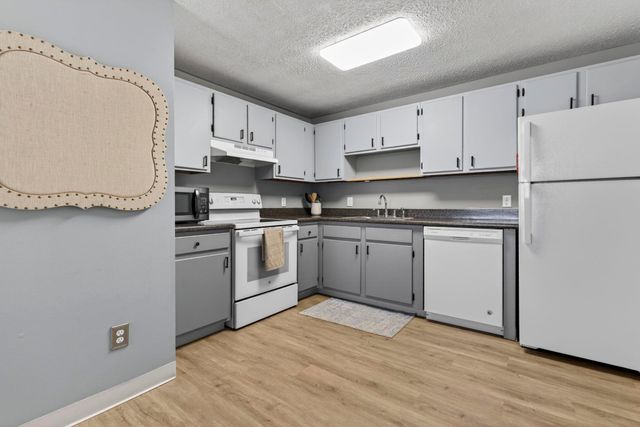 55 Log St Apt 3H, Manchester, NH 03102