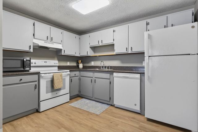 55 Log St Apt 3H, Manchester, NH 03102