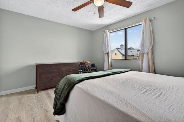 55 Log St Apt 3H, Manchester, NH 03102