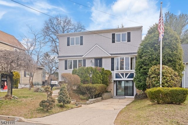 121 Pine Ave, New Milford Boro, NJ 07646