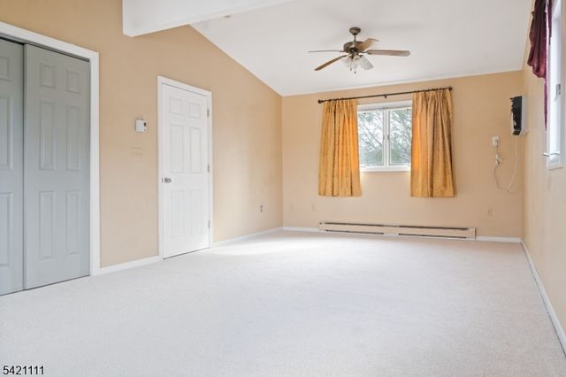 121 Pine Ave, New Milford Boro, NJ 07646