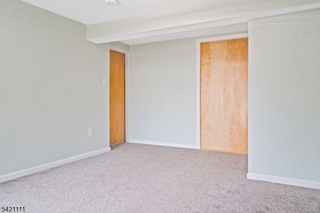 121 Pine Ave, New Milford Boro, NJ 07646