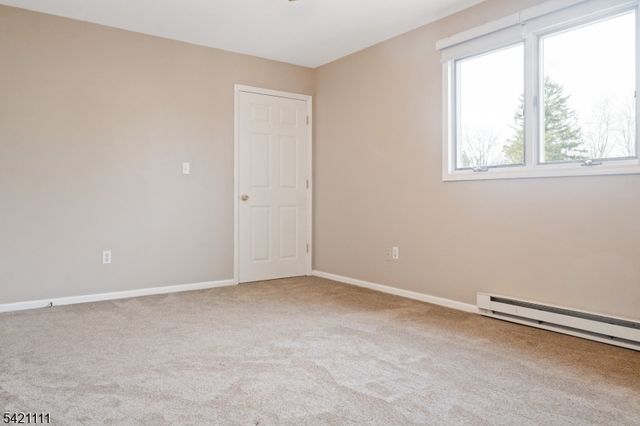 121 Pine Ave, New Milford Boro, NJ 07646