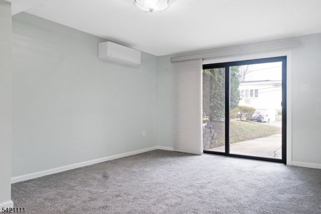 121 Pine Ave, New Milford Boro, NJ 07646