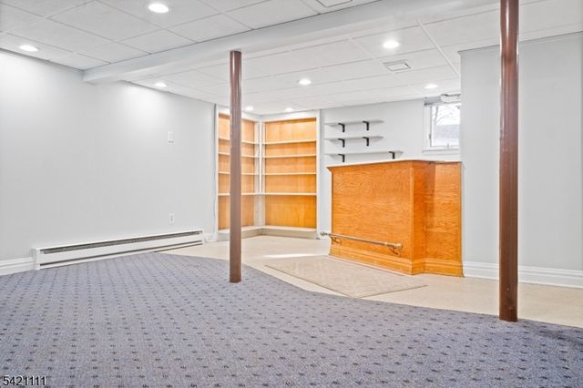 121 Pine Ave, New Milford Boro, NJ 07646