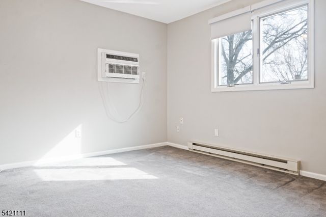 121 Pine Ave, New Milford Boro, NJ 07646