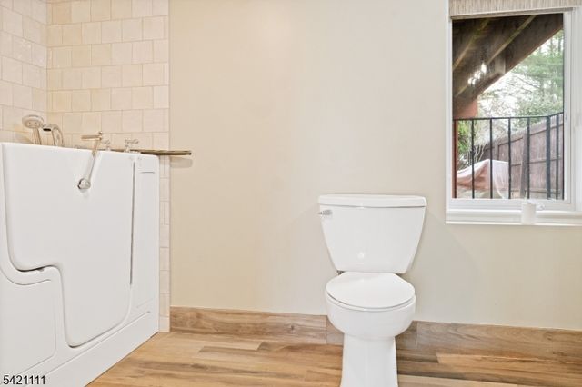 121 Pine Ave, New Milford Boro, NJ 07646