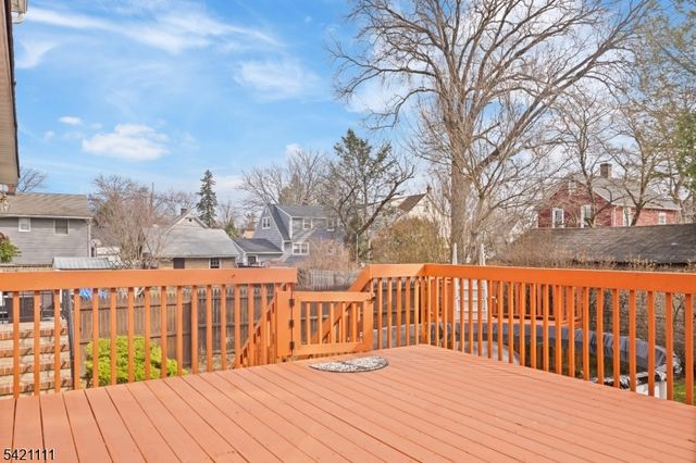 121 Pine Ave, New Milford Boro, NJ 07646