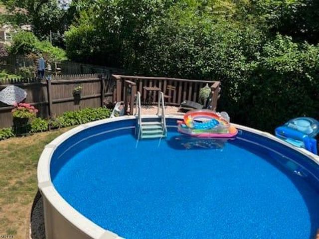 121 Pine Ave, New Milford Boro, NJ 07646