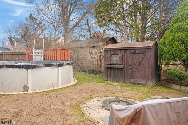 121 Pine Ave, New Milford Boro, NJ 07646