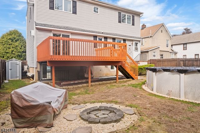 121 Pine Ave, New Milford Boro, NJ 07646