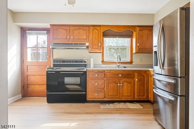 121 Pine Ave, New Milford Boro, NJ 07646