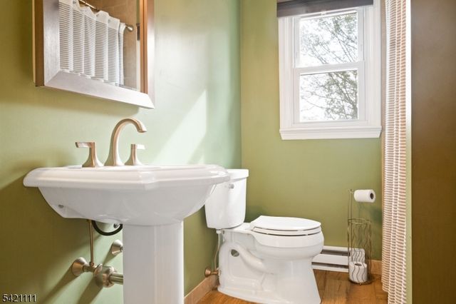 121 Pine Ave, New Milford Boro, NJ 07646