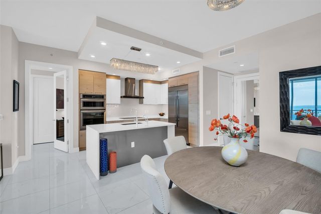 100 1ST AVENUE N 802, St Petersburg, FL 33701